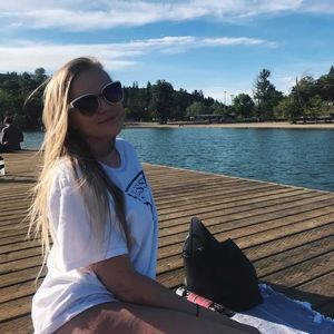 Meet your Posher, Alicia